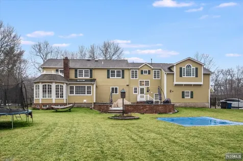 11 Riverview Lane Ho-ho-kus NJ 07423