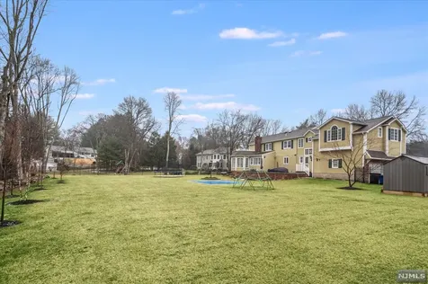 11 Riverview Lane Ho-ho-kus NJ 07423