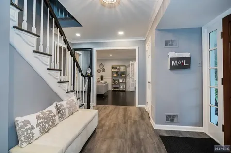 11 Riverview Lane Ho-ho-kus NJ 07423