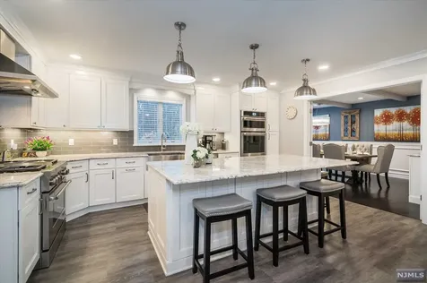 11 Riverview Lane Ho-ho-kus NJ 07423