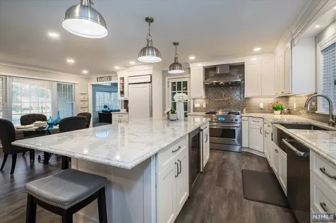 11 Riverview Lane Ho-ho-kus NJ 07423