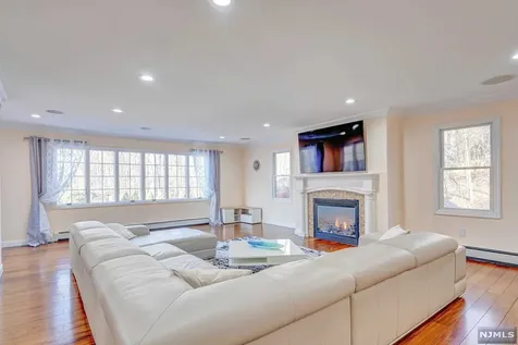 70 Woodcrest Drive Woodcliff Lake NJ 07677
