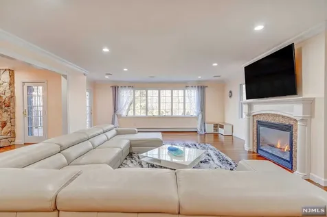 70 Woodcrest Drive Woodcliff Lake NJ 07677