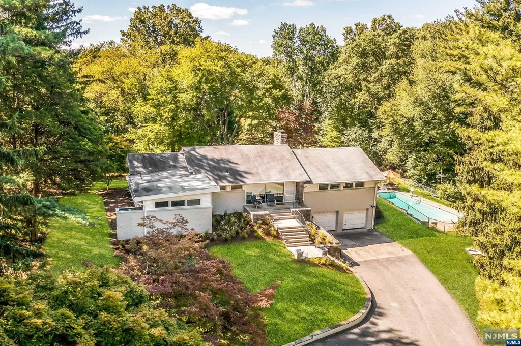 970 W Saddle River Road Ho-ho-kus NJ 07423