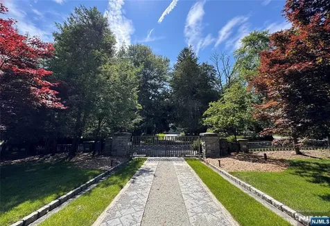 64 Stony Ridge Road Saddle River NJ 07458