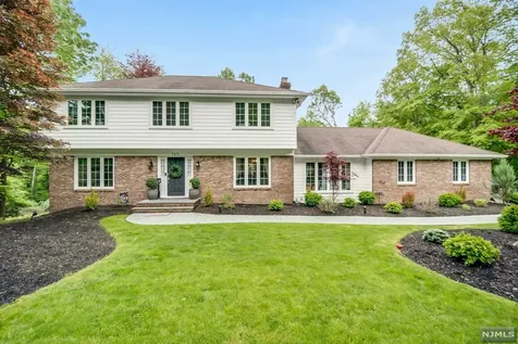 717 Natures Way Franklin Lakes NJ 07417