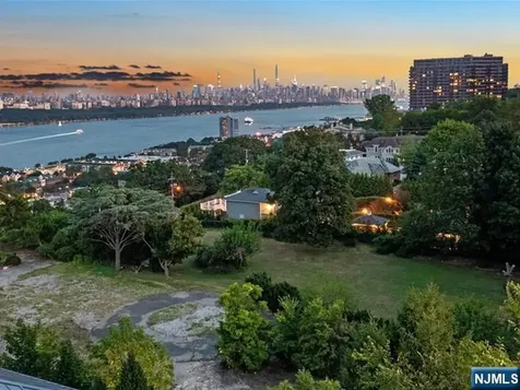 75 Bluff Road Fort Lee NJ 07024