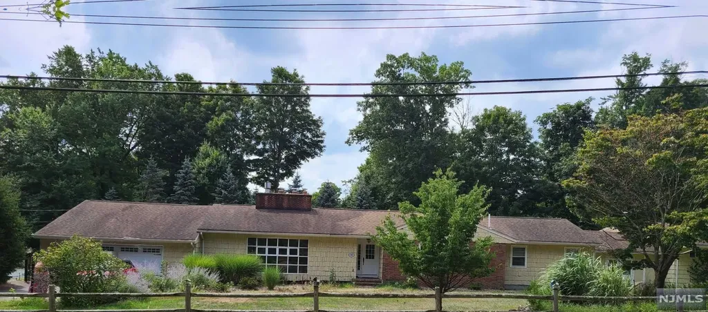 20 Barnfield Court Upper Saddle River NJ 07458