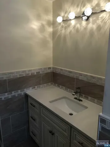 10 Philip Avenue Elmwood Park NJ 07407