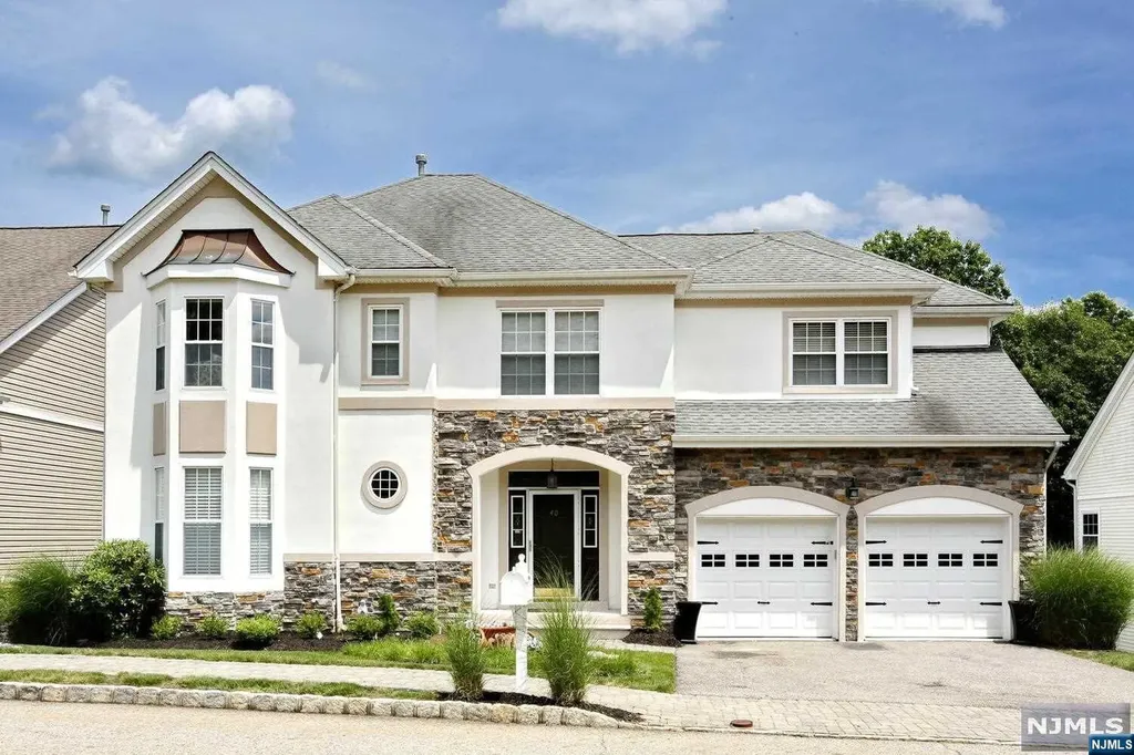40 Overlook Ridge Oakland NJ 07436