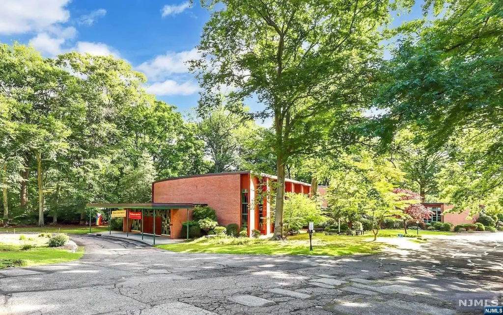 156 Forest Avenue Paramus NJ 07652
