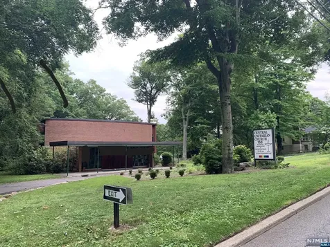156 Forest Avenue Paramus NJ 07652