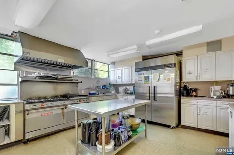 156 Forest Avenue Paramus NJ 07652