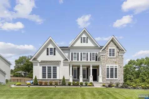 4 Holmhill Circle Franklin Lakes NJ 07417