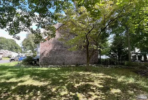 42 Lyon Road Waldwick NJ 07463