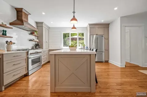 58 E Summit Avenue Midland Park NJ 07432