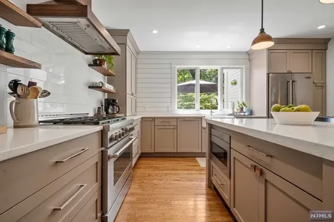 58 E Summit Avenue Midland Park NJ 07432