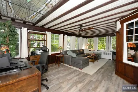 180 Park Avenue Midland Park NJ 07432