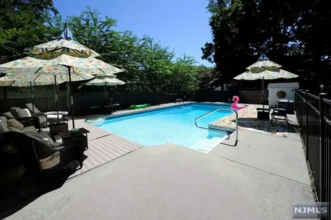 180 Park Avenue Midland Park NJ 07432