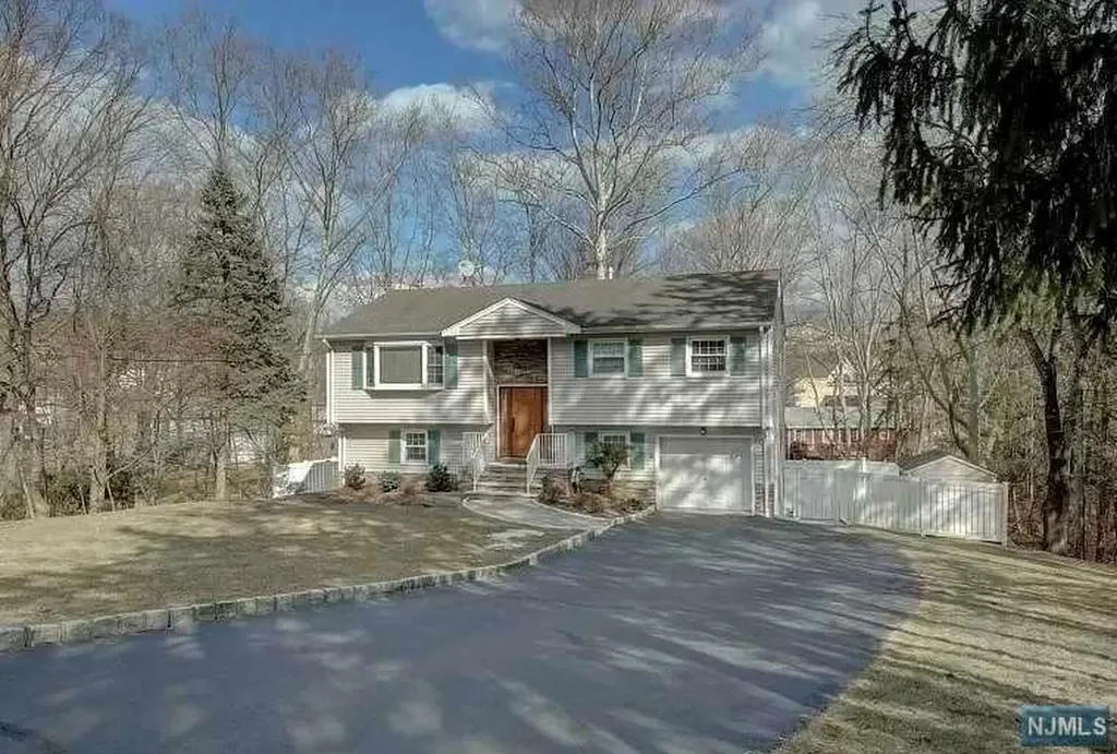 2 Thornton Drive North Haledon NJ 07508
