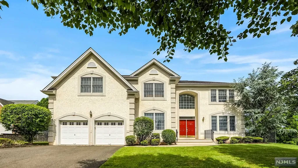135 Cumberland Court Paramus NJ 07652