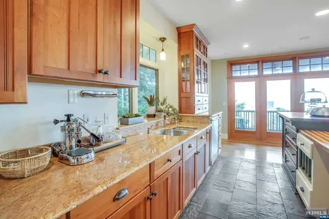 168 Undercliff Avenue Edgewater NJ 07020