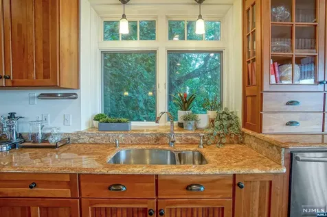 168 Undercliff Avenue Edgewater NJ 07020