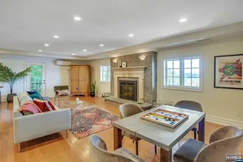 168 Undercliff Avenue Edgewater NJ 07020