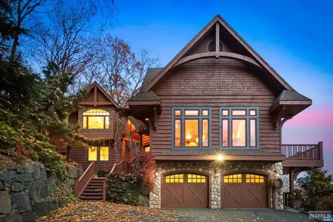168 Undercliff Avenue Edgewater NJ 07020