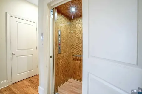 168 Undercliff Avenue Edgewater NJ 07020