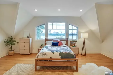 168 Undercliff Avenue Edgewater NJ 07020