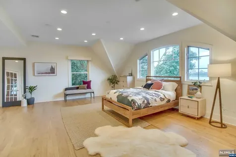 168 Undercliff Avenue Edgewater NJ 07020