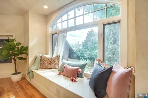 168 Undercliff Avenue Edgewater NJ 07020
