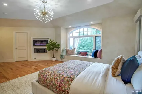 168 Undercliff Avenue Edgewater NJ 07020