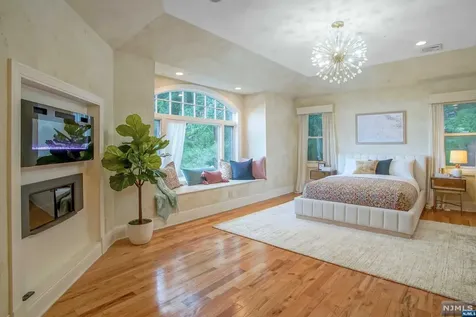 168 Undercliff Avenue Edgewater NJ 07020