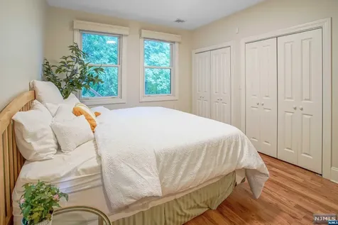 168 Undercliff Avenue Edgewater NJ 07020
