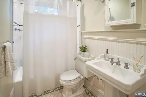 168 Undercliff Avenue Edgewater NJ 07020