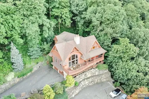 168 Undercliff Avenue Edgewater NJ 07020