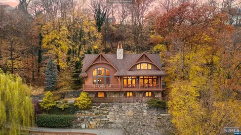 168 Undercliff Avenue Edgewater NJ 07020