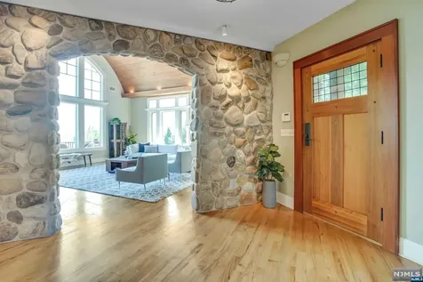 168 Undercliff Avenue Edgewater NJ 07020