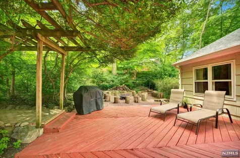 100 Choctaw Trail Ringwood NJ 07456