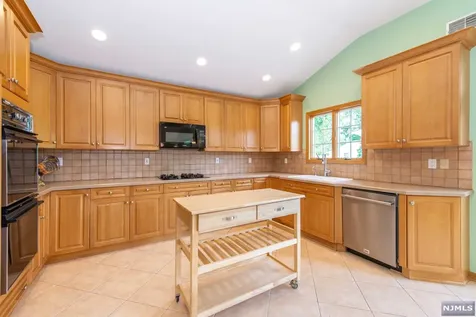 175 Vreeland Avenue Bergenfield NJ 07621
