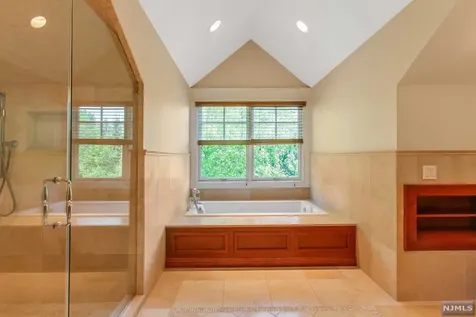 18 Golfview Drive Upper Saddle River NJ 07458