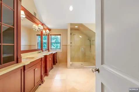18 Golfview Drive Upper Saddle River NJ 07458