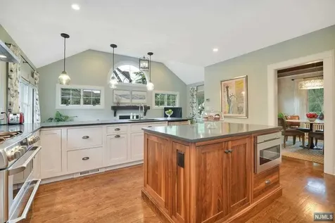 380 Meadowbrook Avenue Ridgewood NJ 07450