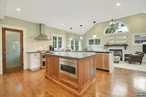 380 Meadowbrook Avenue Ridgewood NJ 07450