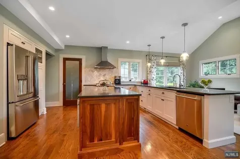 380 Meadowbrook Avenue Ridgewood NJ 07450