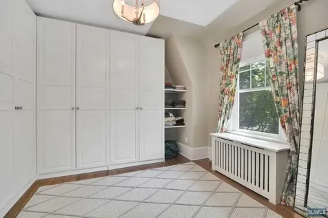380 Meadowbrook Avenue Ridgewood NJ 07450