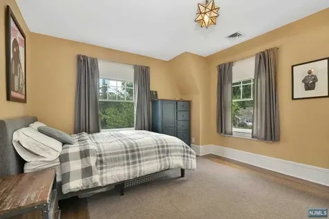 380 Meadowbrook Avenue Ridgewood NJ 07450