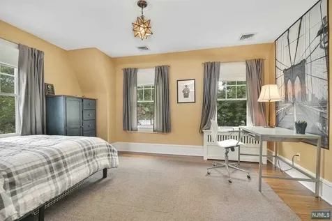380 Meadowbrook Avenue Ridgewood NJ 07450